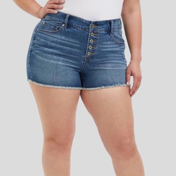 Torrid 3.5 Inch Perfect Vintage Stretch Mid-Rise medium wash Short size 22 - Picture 2 of 5